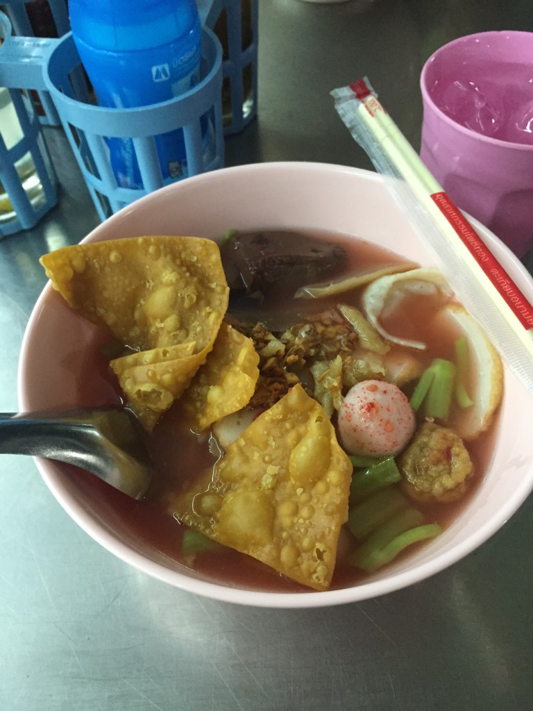 This tasty bowl of fishball with egg noodle and soup cost about $1.20USD...