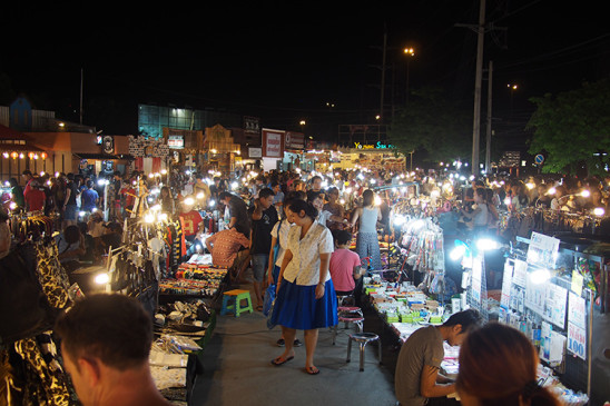 One Night Market You Should Visit in Bangkok - THE WAYFARING SOUL