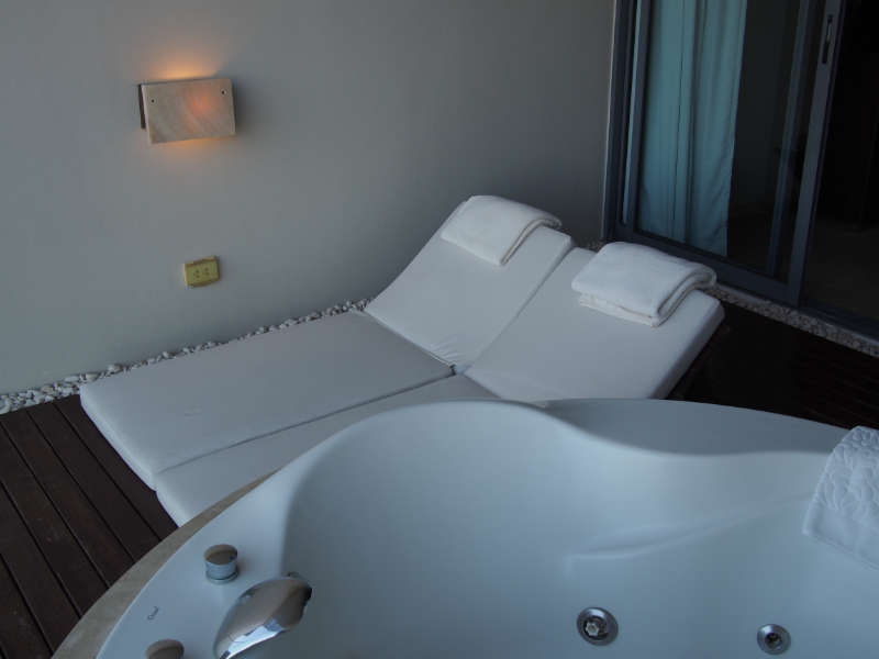 Veranda Hotel & Resort Hua Hin Premium Deluxe - Sun beds on the Balcony