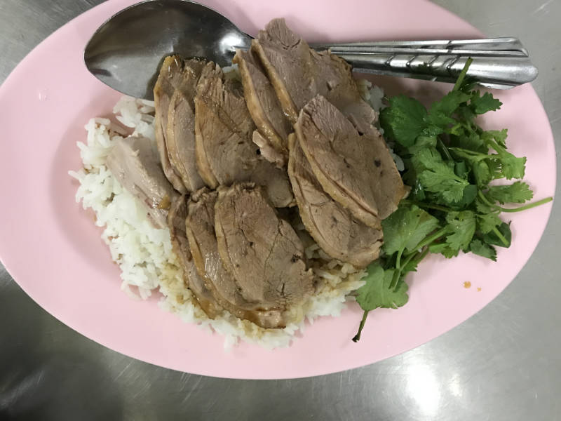 Thai brown duck (เป็ดพะโล้) bpet bpaloe over rice
