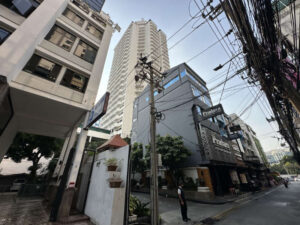 Car entrance to Centre Point Pratunam Hotel