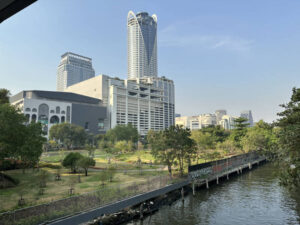 Ratchaprasong Park behind Pratunam