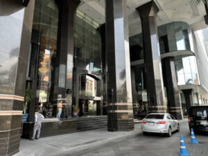 Main entrance to Swissotel Bangkok Ratchada