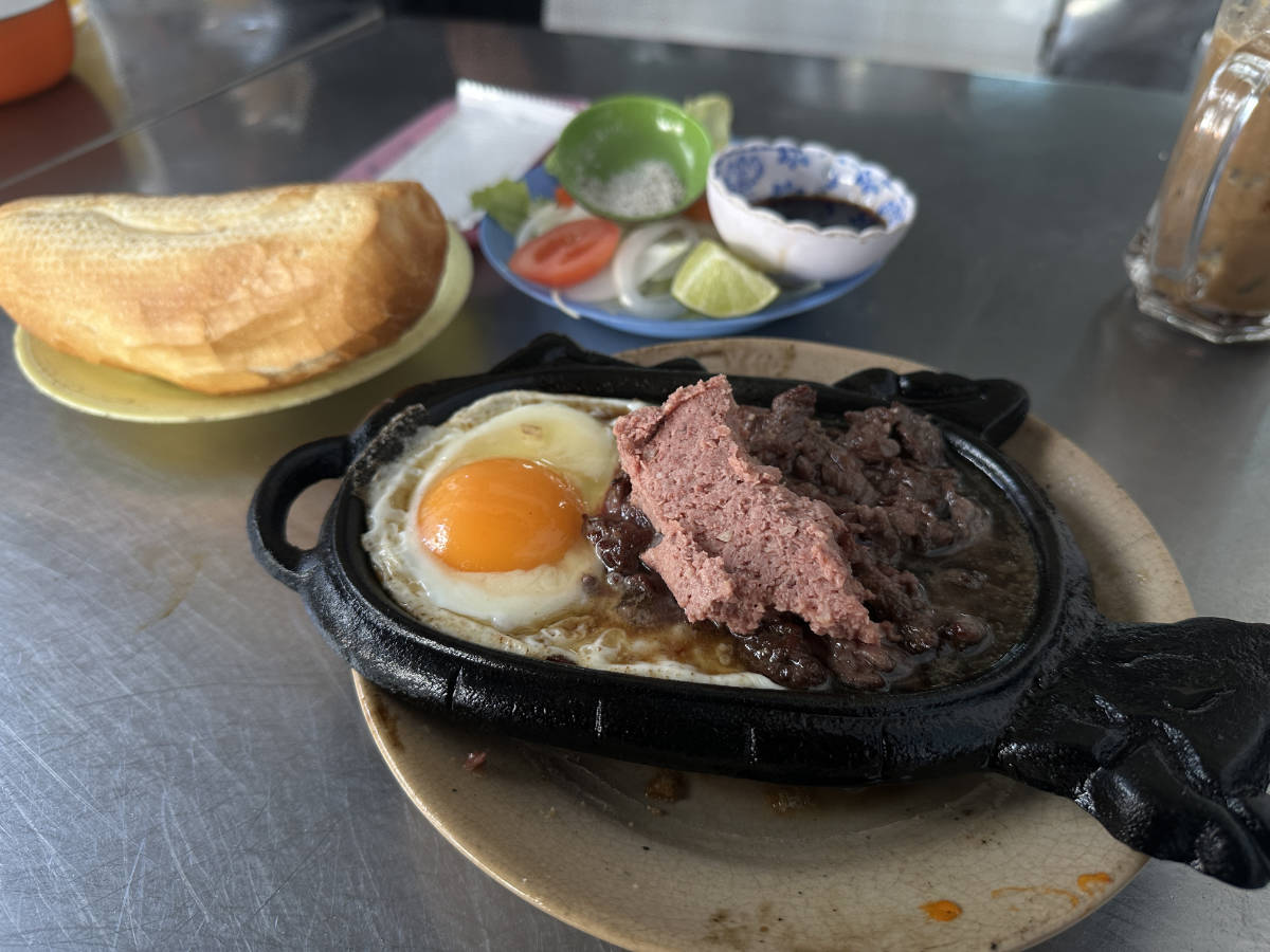 Bò né set in Ho Chi Minh City