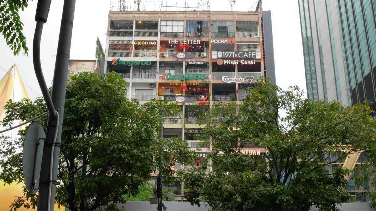 Café Apartment on Nguyen Hue Walking Street