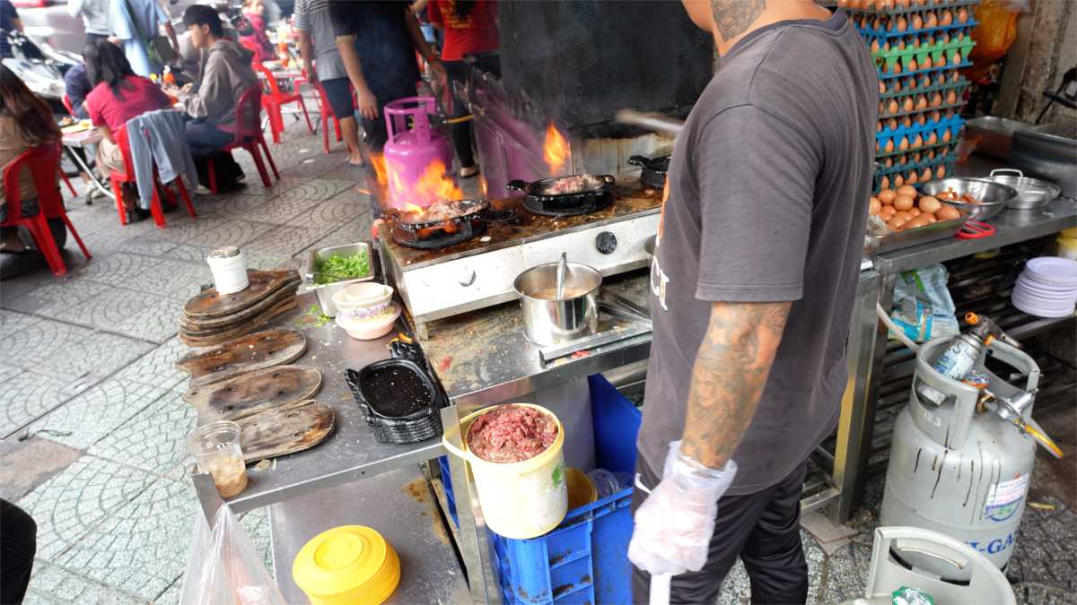 Bò né restaurant in Saigon