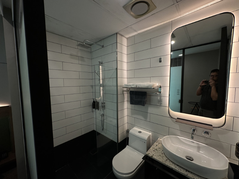 Ceria Hotel Executive Room Bathroom