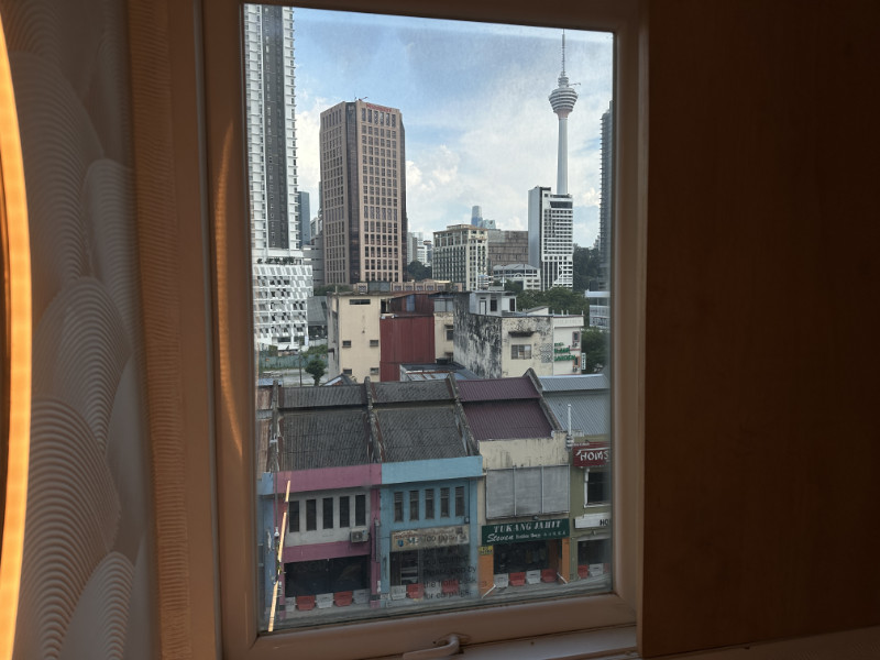 Momo Hotel Crashpad City View Room