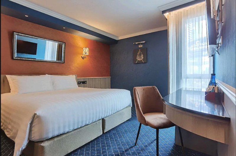 Historic Cabin King Room - Montraj Coach Sukhumvit Bangkok